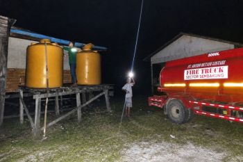 AHL Salurkan Bantuan Air Bersih untuk Warga Desa Tujung