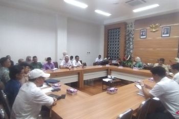 Masyarakat Kuripan sampaikan aspirasi perbaikan jalan ke DPRD Batola