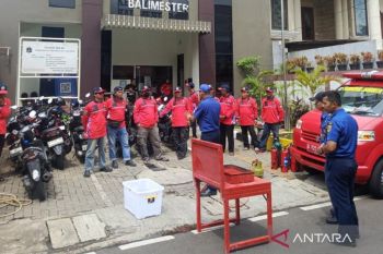 Sudin Gulkarmat Jaktim bentuk relawan pemadam kebakaran di Jatinegara