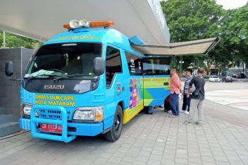 Dukcapil Mataram optimalkan pelayanan adminduk keliling dengan motor