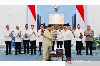 Politik kemarin, laporan Komisi Reformasi hingga Ade Armando mundur