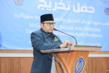 Cara memuliakan orang tua menurut Al-Qur'an dan hadis