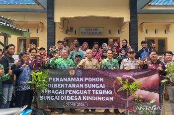 DLH HST-mahasiswa KKN UIN tanam 1.300 pohon dalam aksi Hari Bumi 2026