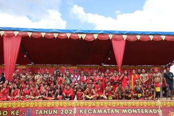 Bupati Bengkayang ajak masyarakat lestarikan budaya Dayak Naik Dango