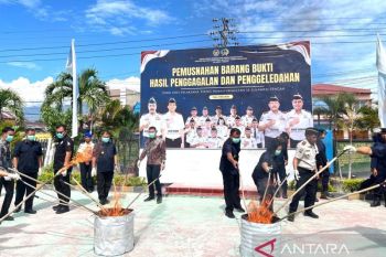 Ditjenpas-Sulteng musnahkan barang bukti ponsel hasil penggeledahan