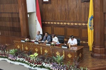 DPR buka peluang desa adat terlibat beri izin investasi