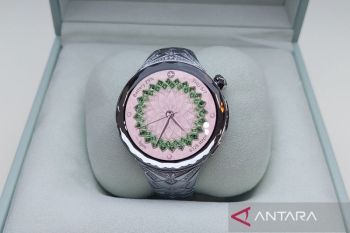 Huawei gandeng Francesca Amfitheatrof untuk garap segmen jam tangan mewah