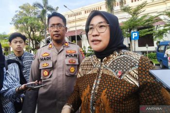Polisi tangkap ayah setubuhi anak kandung di Surabaya