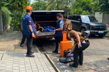 Polisi olah TKP lokasi kebakaran tewaskan Haerul Saleh di Jaksel