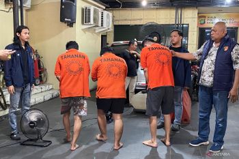 Polisi tangkap tiga penadah dengan 225 ponsel hasil curian di Bekasi
