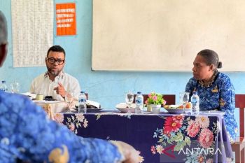 Filep Wamafma temukan ketimpangan pendidikan di pinggiran Fakfak
