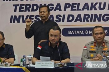 Polda Kepri tanam ratusan bibit mangrove untuk penghijauan