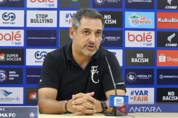 Pelatih Arema minta pemain fokus ke dua laga terakhir
