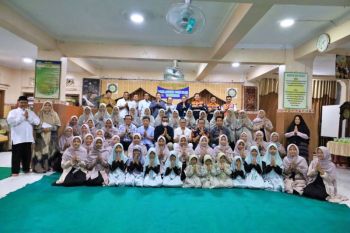 KAI gelar doa bersama dan berikan santunan kepada anak yatim di Yogyakarta
