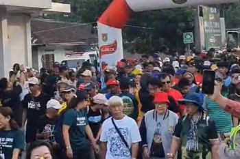 Ribuan warga ikuti jalan kaki "Mlampah Sumarah"