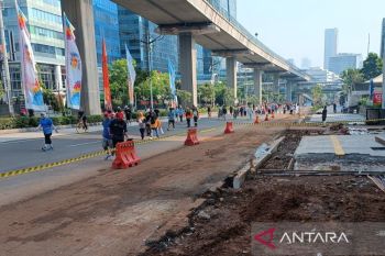 Warga antusias aktivitas pada hari pertama CFD di kawasan Rasuna Said