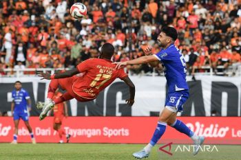 Di Samarinda, Persib Bandung kalahkan Persija Jakarta 2-1
