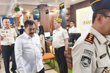 Menteri Imipas tinjau pelayanan Imigrasi Bandarlampung