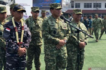 TNI AL datangkan kapal selam penyelamat dipasangkan di KRI Canopus