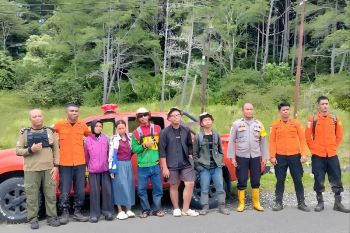 Tim SAR-gabungan evakuasi dua pendaki tersesat di Banggai kondisi selamat