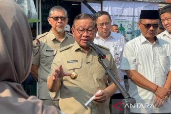 Pramono tinjau pengolahan sampah organik di Pasar Kramat Jati