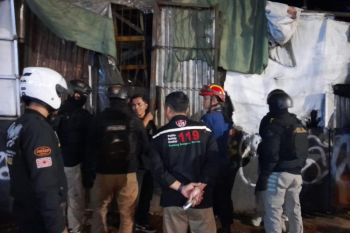 Di Bandung, seorang ayah sekap tiga anaknya serta nyaris bakar rumah