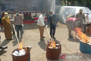 Kejari Kota Malang musnahkan 37,8 kg ganja dan 1,47 kg sabu