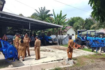 Bupati Bartim: Bantuan traktor dari pusat memperkuat Ketahanan Pangan