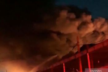 Kebakaran gudang Jakbar terdengar ledakan beruntun