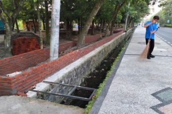 DLH Mataram menata taman dan lahan parkir di kawasan Udayana