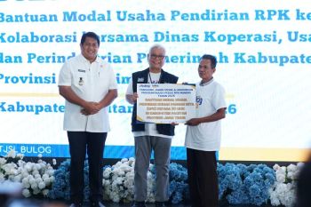 Bulog salurkan bantuan modal untuk 30 UMK di Pacitan