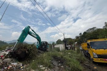 PLN bersihkan eceng gondok seluas 8,5 hektare di Waduk Saguling