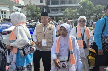 95 calon haji Sumedang berangkat ke Tanah Suci lewat Kertajati