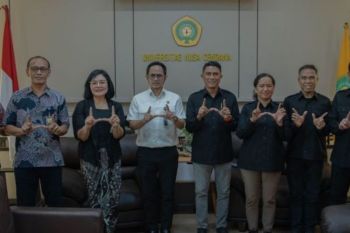 Undana dan Bawaslu NTT perkuat literasi politik pemilih pemula