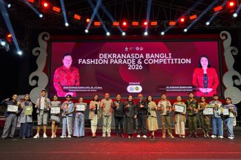 Dekranasda Bangli gelar parade tenun ikat sambut HUT ke-822