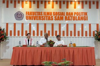 Akhmad Munir bekali mahasiswa Unsrat Manado tantangan jurnalis di era digital