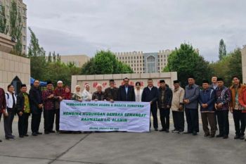 Menelusuri Peradaban Islam dan Budaya Tiongkok.  Prof Nurhayati dan tokoh Islam Sumatera kunjungi Xinjiang, Kashgar, dan Beijing