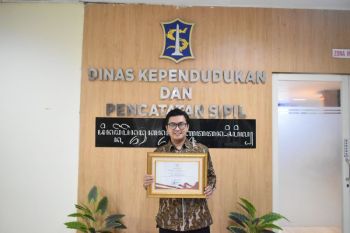RS Pura Raharja terima penghargaan dari Wali Kota Surabaya