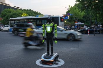 Menengok robot cerdas untuk atur Lalu Lintas di Hubin, China