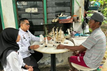 Warga Tanjungpinang antusias mencoblos meski antre berjam-jam