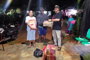PT ANTAM salurkan bantuan untuk warga terdampak banjir di Totobo dan Pelambua