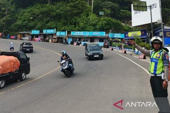 Polisi Cianjur tempatkan 56 personel antisipasi macet Puncak