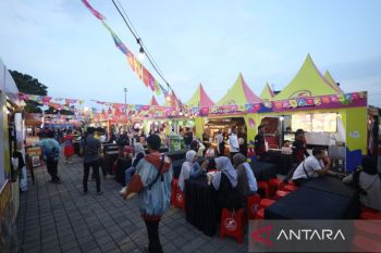 Ribuan warga Solo Raya padati Uleg Bazar Kuliner di Mangkunegaran