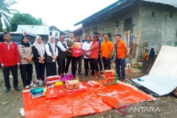 BPBD Aceh Barat salurkan bantuan masa panik untuk korban angin kencang