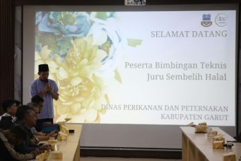Garut siapkan juru sembelih hewan kurban sebagai persiapan Idul Adha