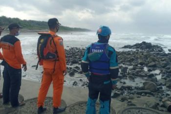 Tagana Tasikmalaya patroli di tempat wisata pantai saat libur panjang