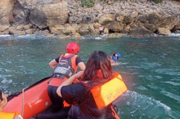Tim SAR evakuasi delapan korban perahu terbalik di Aceh Besar
