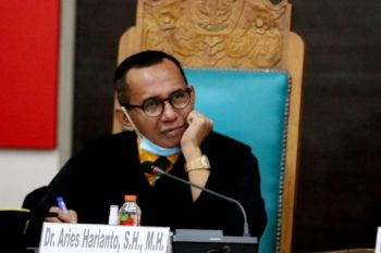 Pakar minta BK DPRD Jember sanksi legislator main gim saat rapat