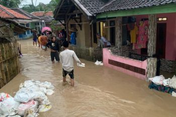 Lima kecamatan di Lebak dilanda banjir dan longsor