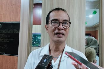 Sebanyak 50 perajin dilatih produksi sepatu motif batik khas Mataram